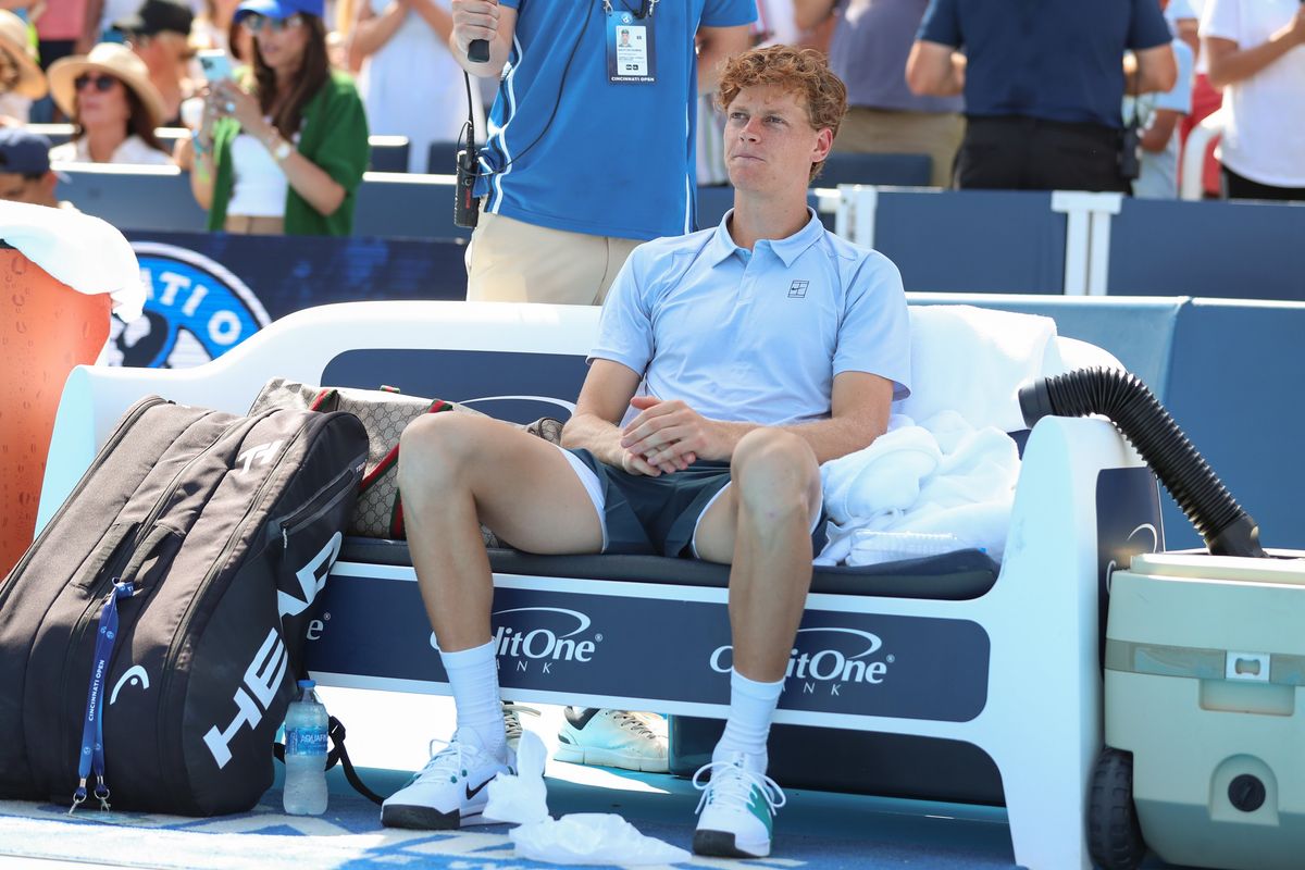 Sinner rasserena i tifosi sul malore: «Stop di due giorni, poi riprendo»