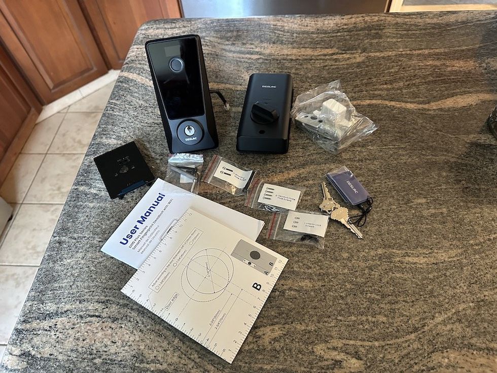 photo of DESLOC D110 Plus Smart Lock unboxed