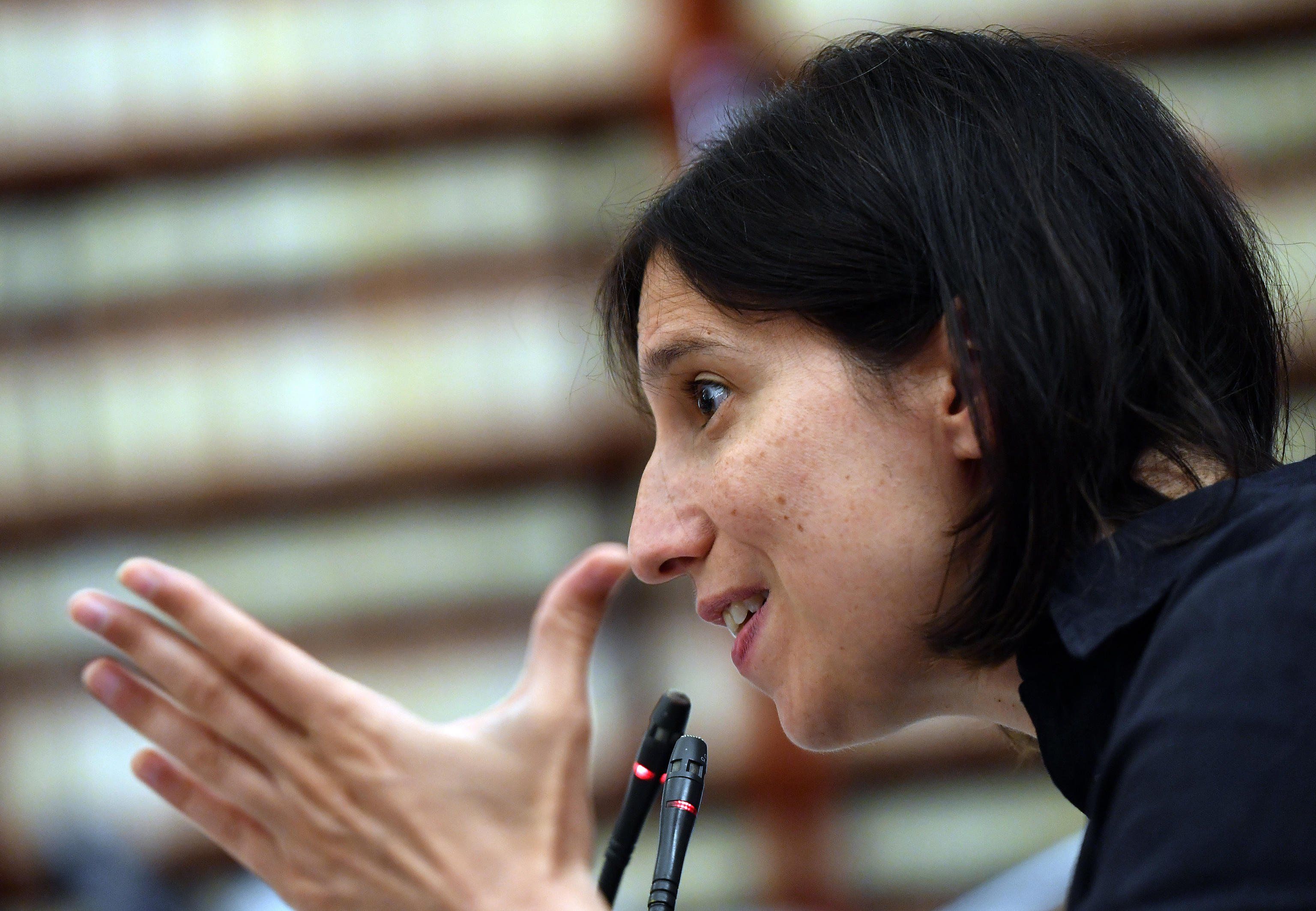 La Schlein lo difende, M5s scopre «la scienza»