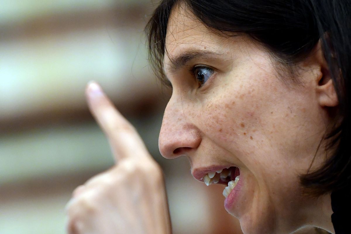 Nuovo psicodramma sulla censura. Ma al circo rosso arrivano più soldi