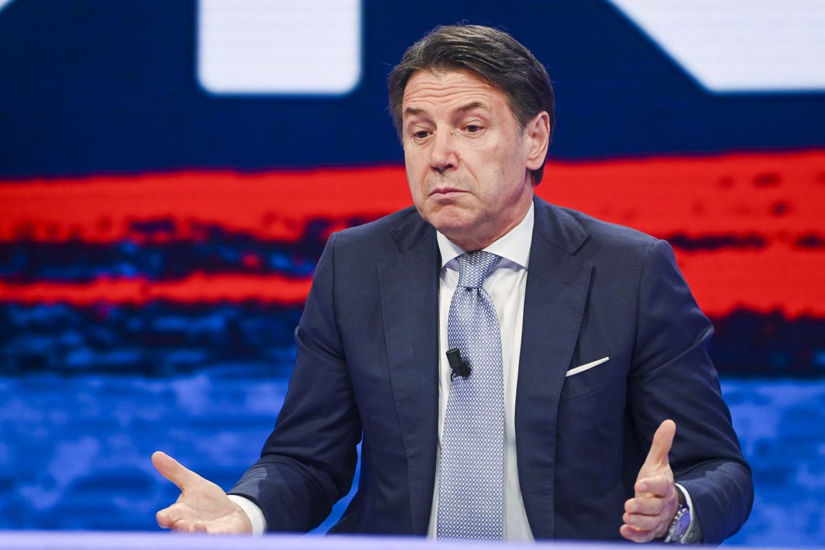 Conte commissaria Ricci e umilia il Pd