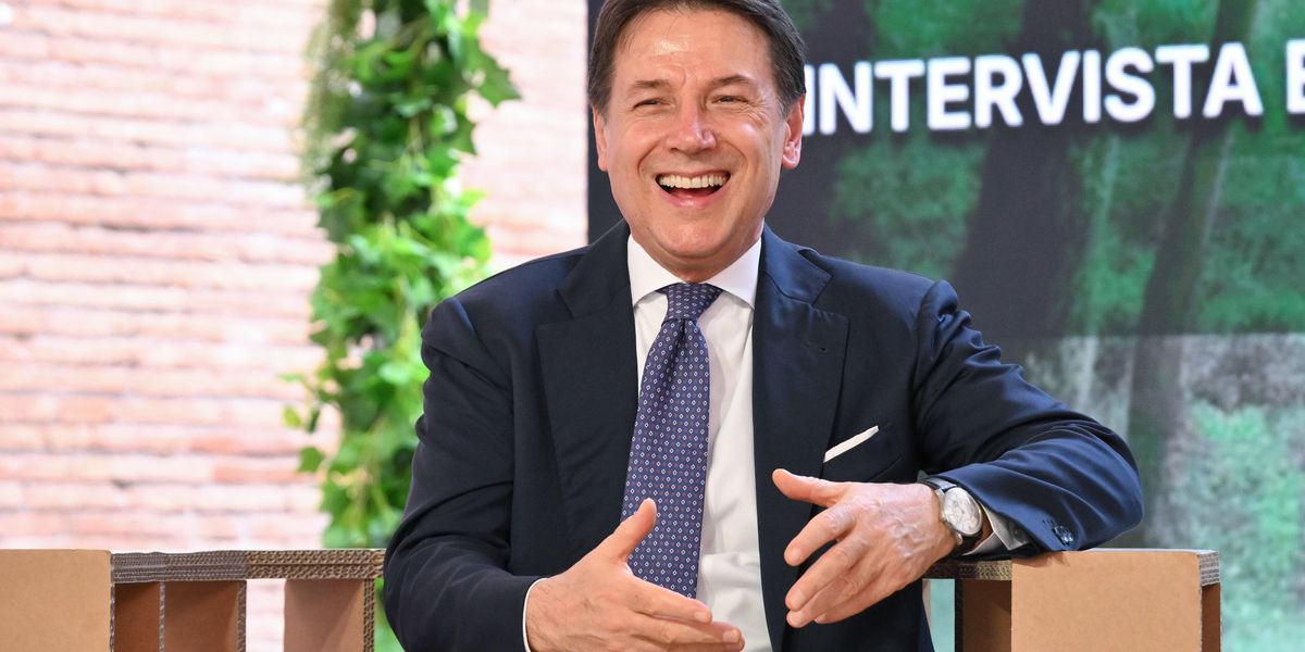 Il caimano Conte vuol papparsi i dem e tornare alla guida di Palazzo Chigi Il caimano Conte vuol papparsi i dem e tornare alla guida di Palazzo Chigi