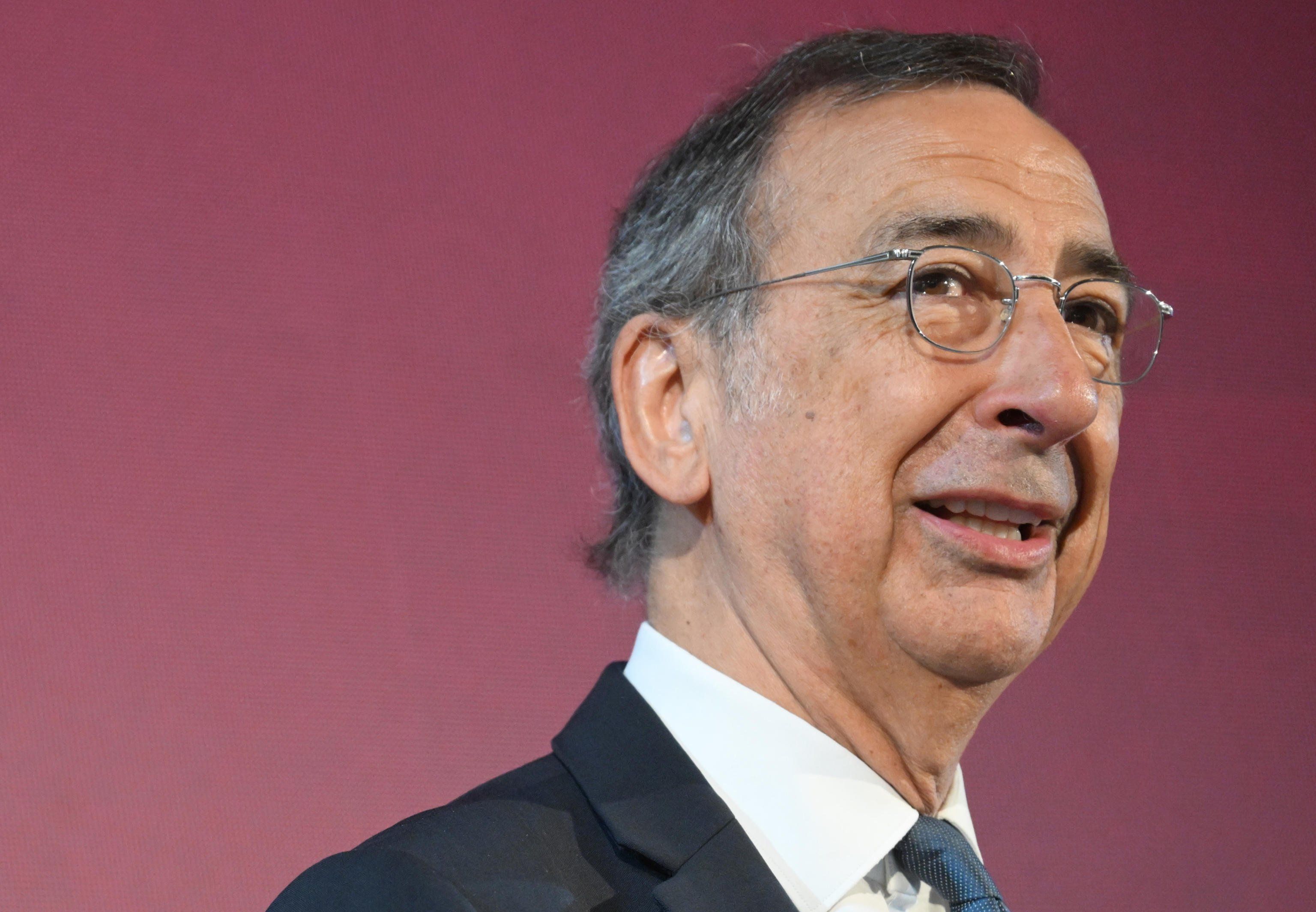 Sala «festeggia» per un’accusa in meno. Resta sulla graticola ma va in vacanza