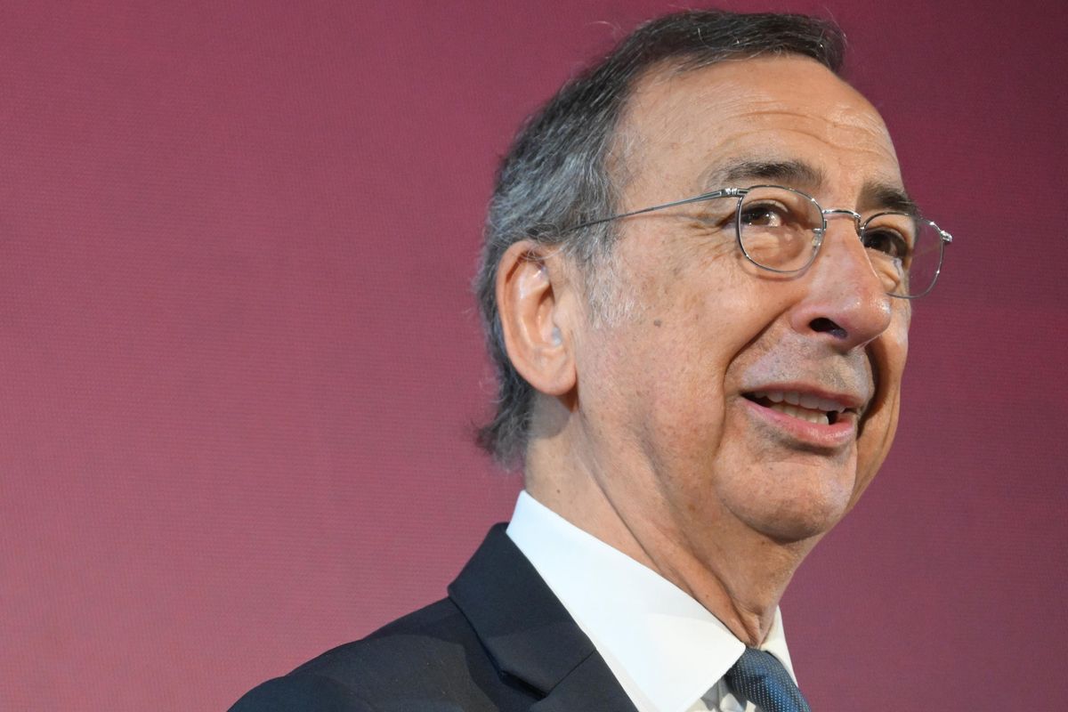 Sala «festeggia» per un’accusa in meno. Resta sulla graticola ma va in vacanza