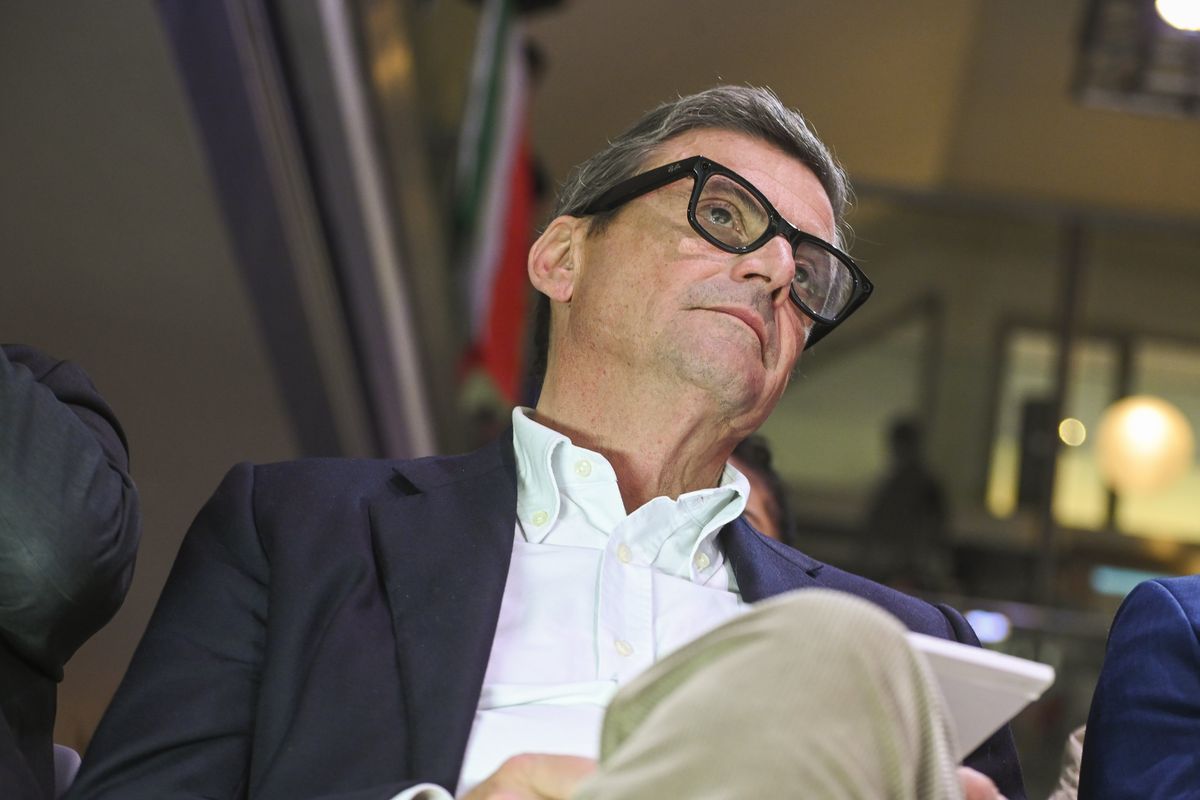 Calenda, il risolutore (a parole) che cerca un posto al sole a destra