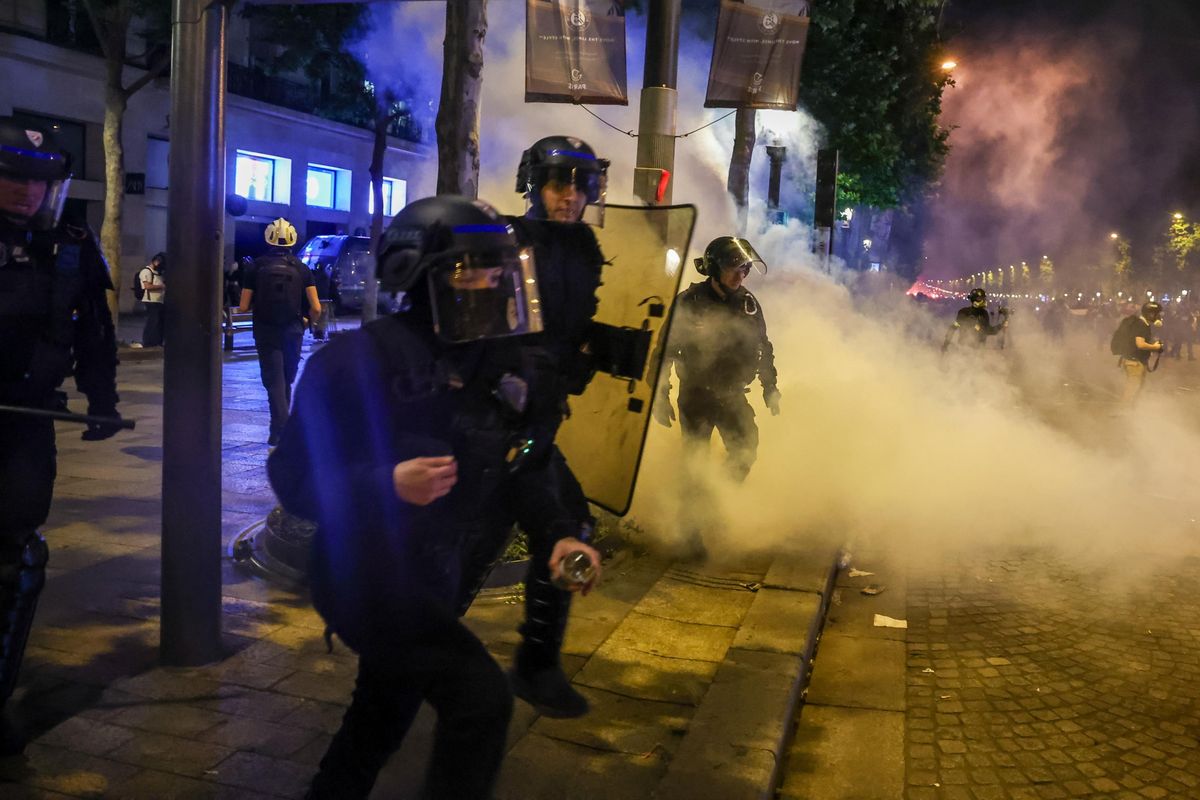 Tattiche paramilitari e armi da fuoco. La guerriglia urbana è salita di livello