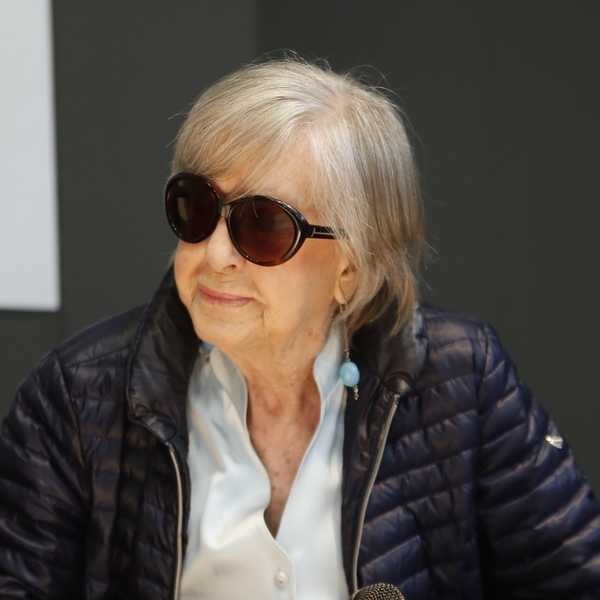 «Repubblica» cancella la mamma: «Con l’utero in affitto non esiste»