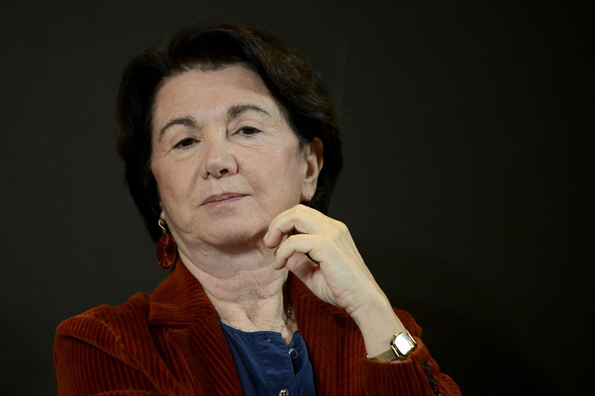 Roccella: «Troppi pochi dati: perciò limitiamo i farmaci che bloccano la pubertà»