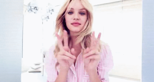 duckface, duckface gif, duckface pose, duckface pic, peace sign