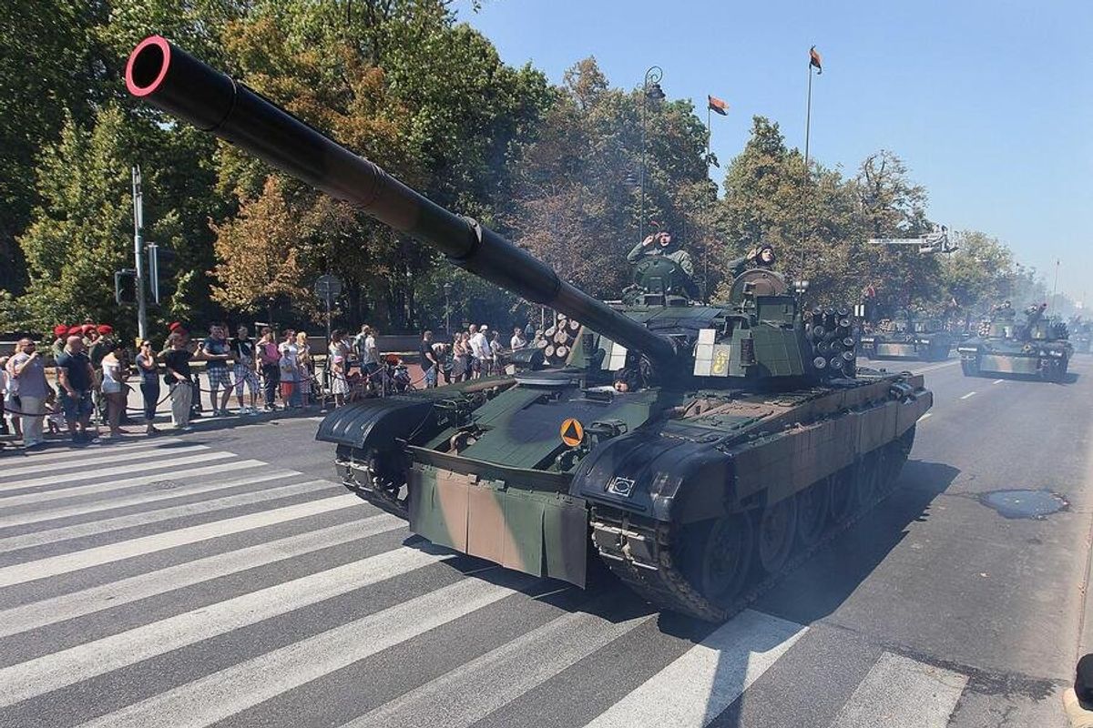 Parigi piange per fregarci su bond e riarmo