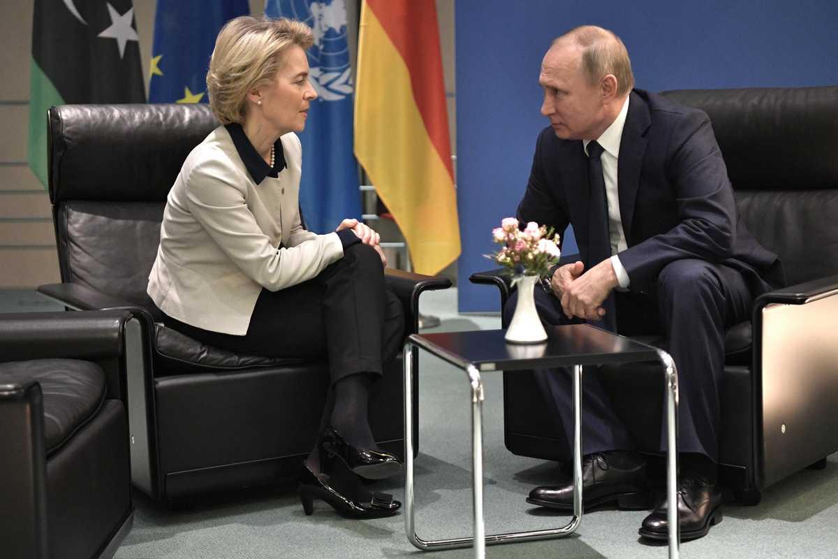 «Gps spenti dai russi: il jet di Ursula costretto a usare mappe cartacee»