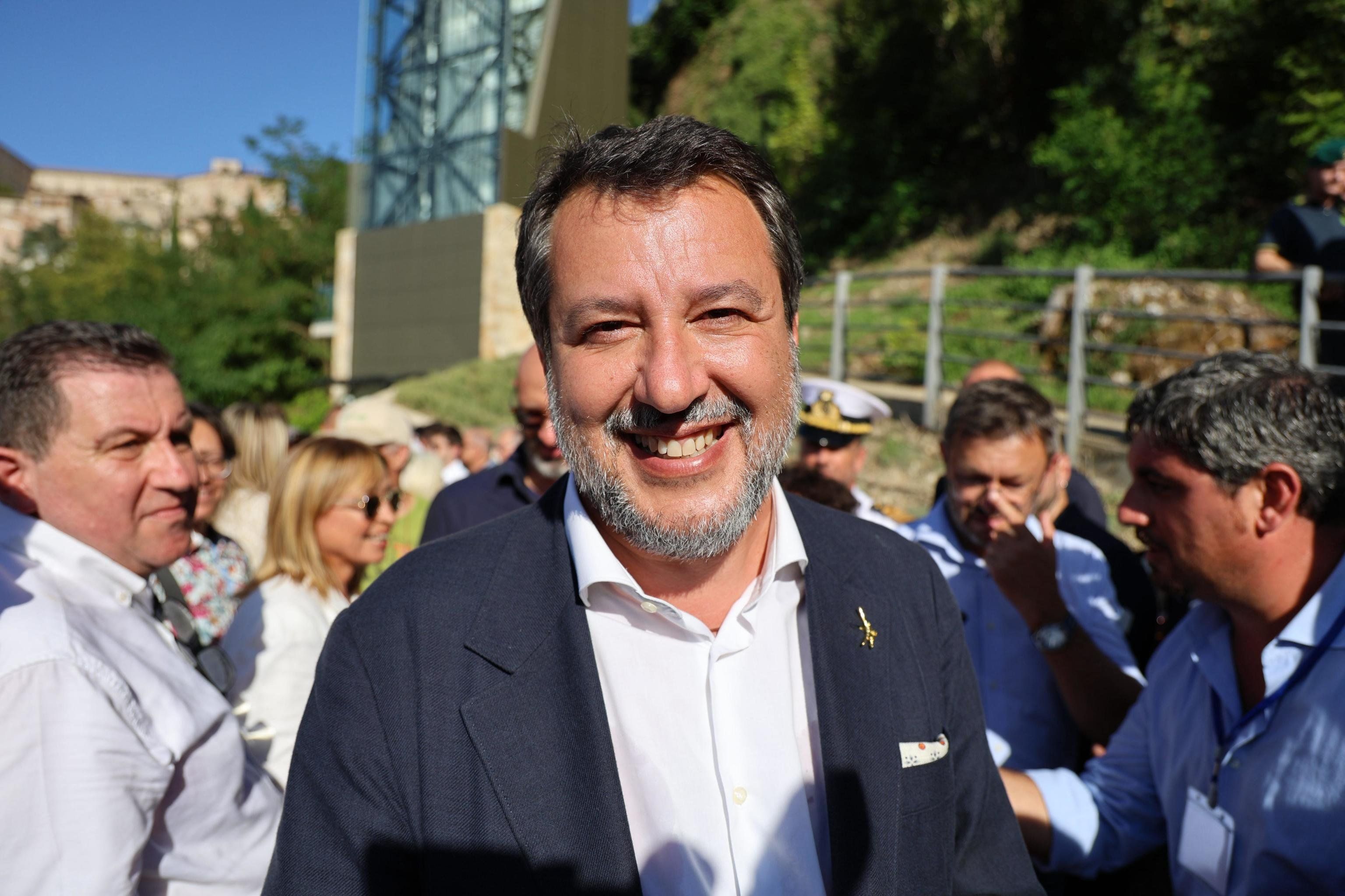 Salvini: «I francesi li vedo nervosi, noi abbassiamo le tasse»