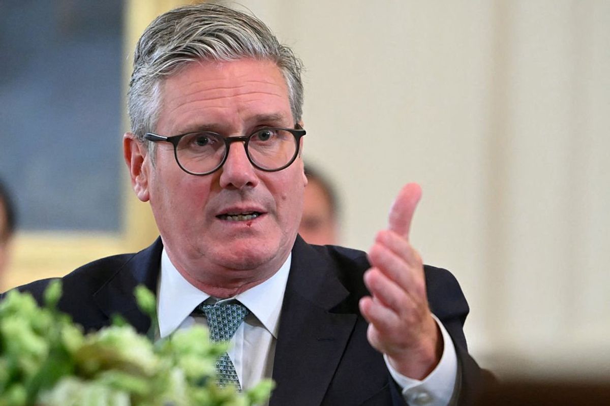 Starmer fa l’identitario (ma solo a parole)