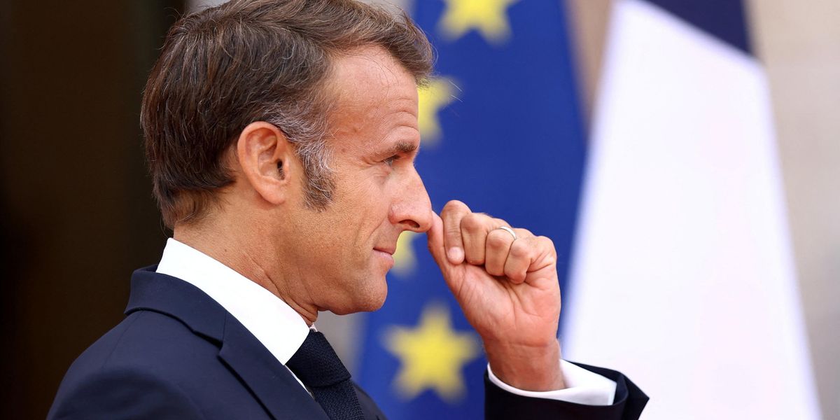 Mossa disperata di Macron: va a caccia di «responsabili» pur di salvare il governo Mossa disperata di Macron: va a caccia di «responsabili» pur di salvare il governo