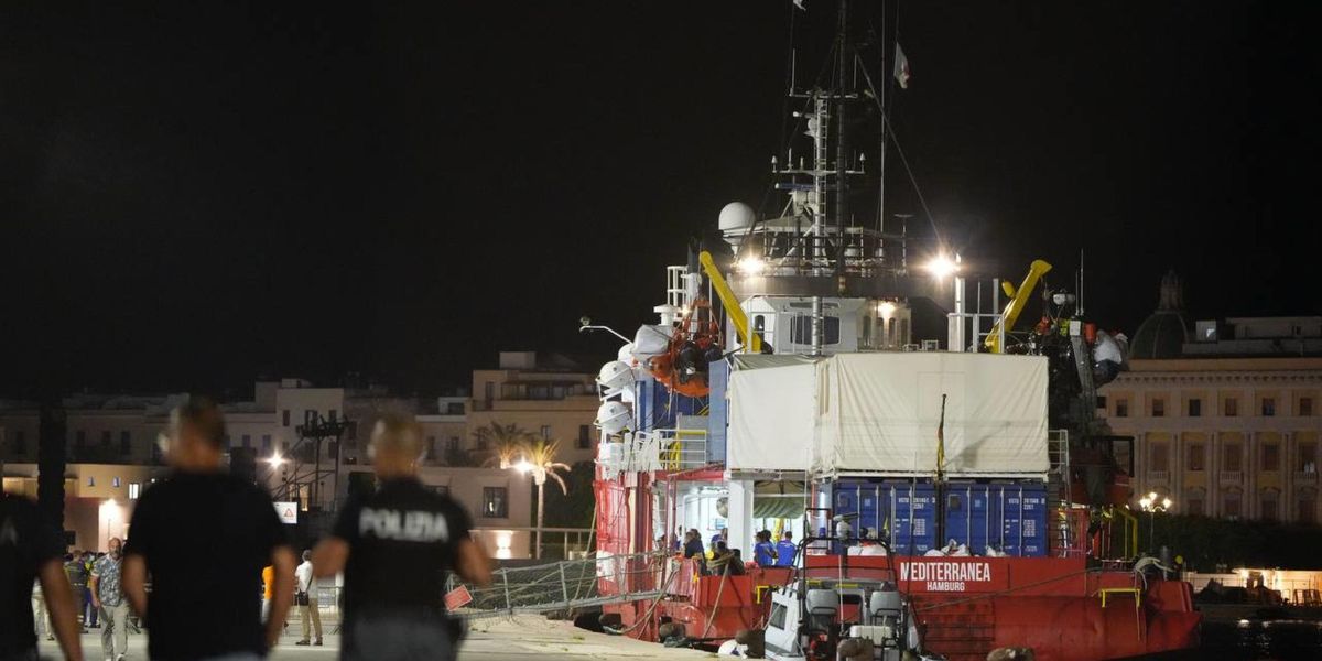arriva la stangata per mediterranea 10000 euro di multa e due mesi di fermo