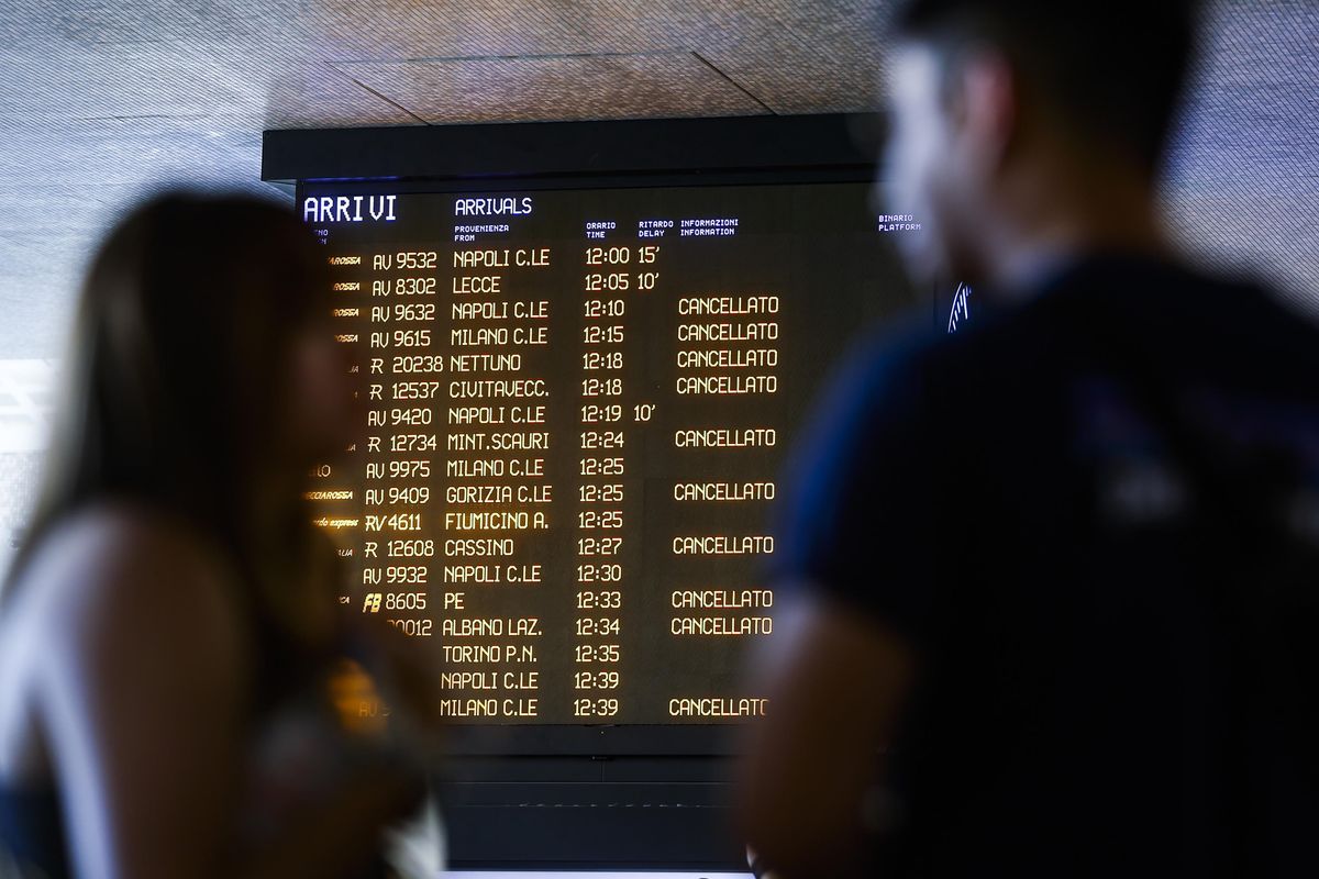 I sindacati provano a fermare l’Italia. Scioperi a catena, trasporti a rischio