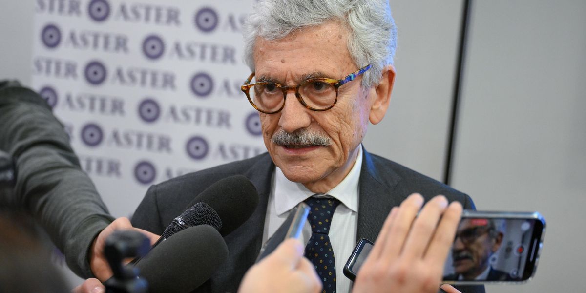 D’Alema si intrufola pure a Pechino e aiuta Xi a riscrivere la storia D’Alema si intrufola pure a Pechino e aiuta Xi a riscrivere la storia