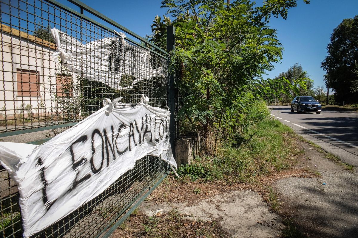 Paura dei fischi: Beppe Sala diserta il corteo del Leoncavallo
