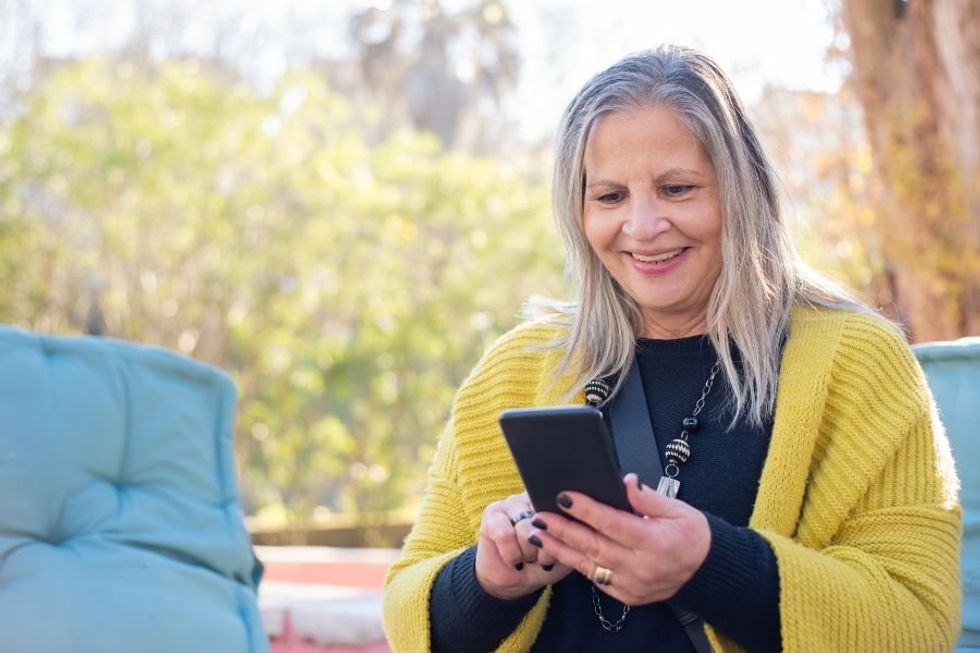 Harvard linguist explains perfectly logical reason Boomers insist on using ellipses in texts
