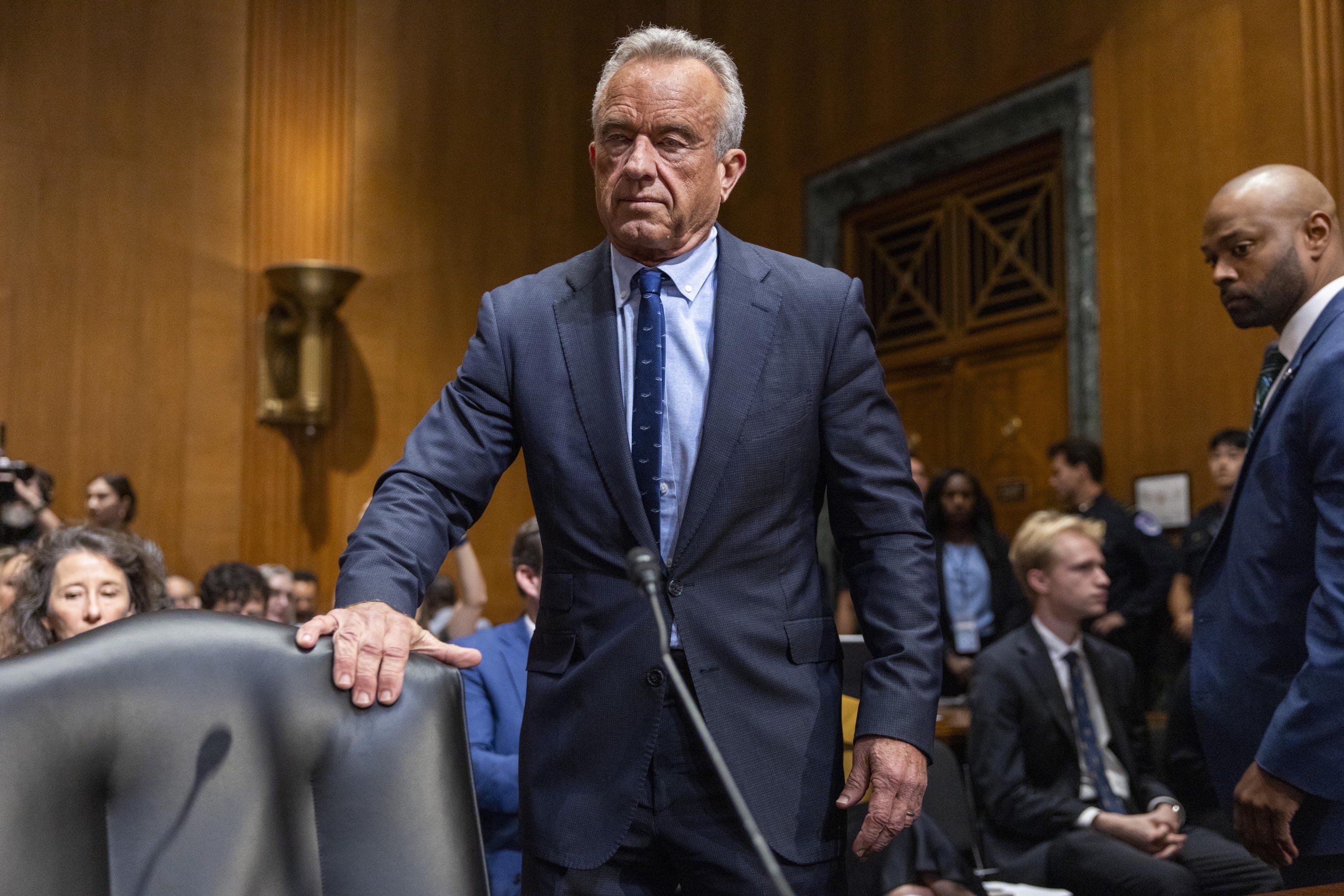 Kennedy annienta i sierofanatici. Vance gli fa eco, Big Pharma al palo