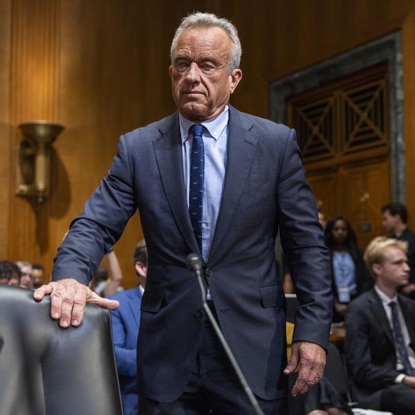 Kennedy annienta i sierofanatici. Vance gli fa eco, Big Pharma al palo