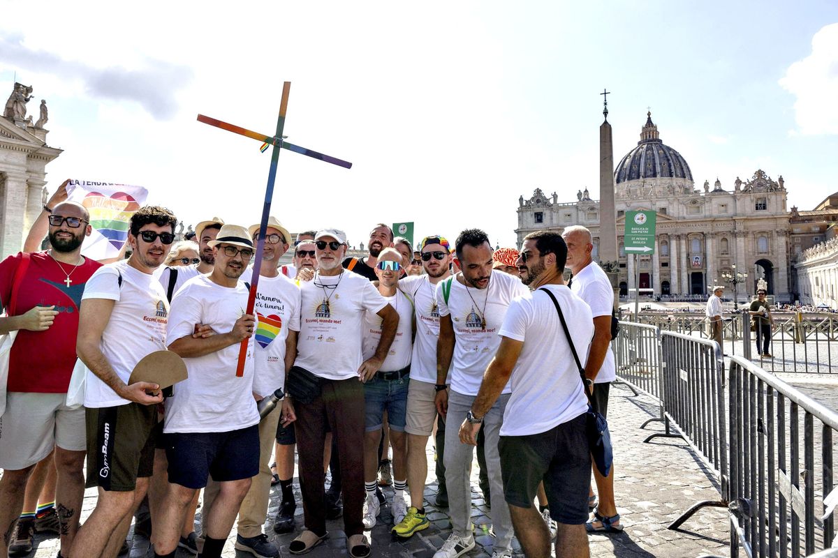 Giubileo Lgbt, ma il Papa è occupato
