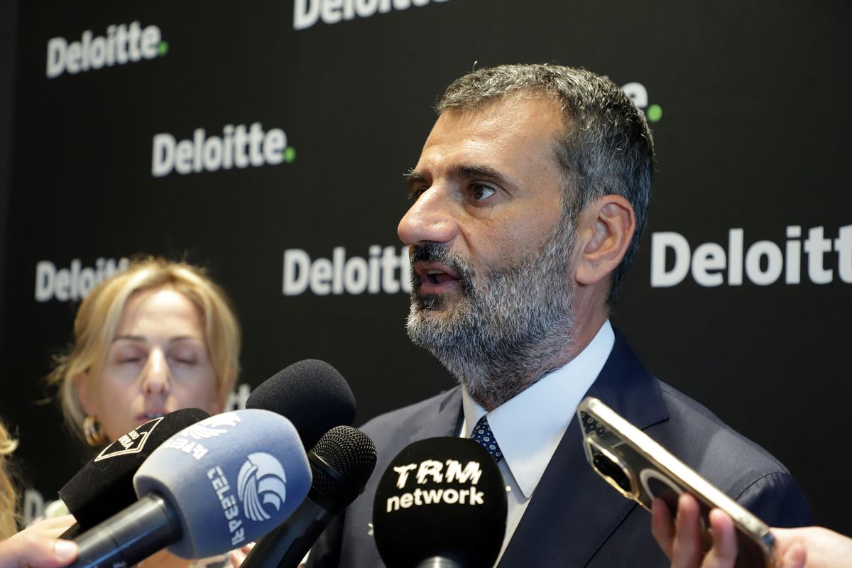 Caro Decaro, lei la politica la fa solo con certa gente...