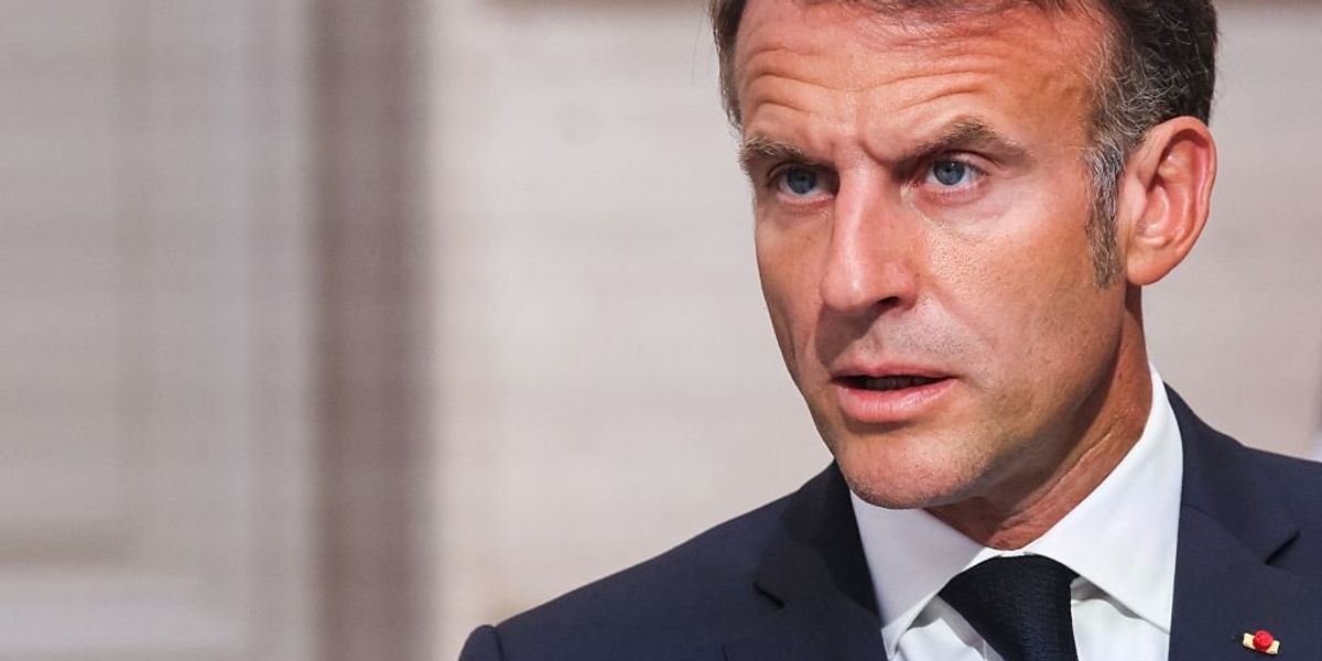 Macron e i suoi ora lo dicono: la democrazia è un problema