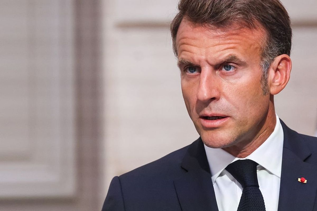 Macron e i suoi ora lo dicono: la democrazia è un problema