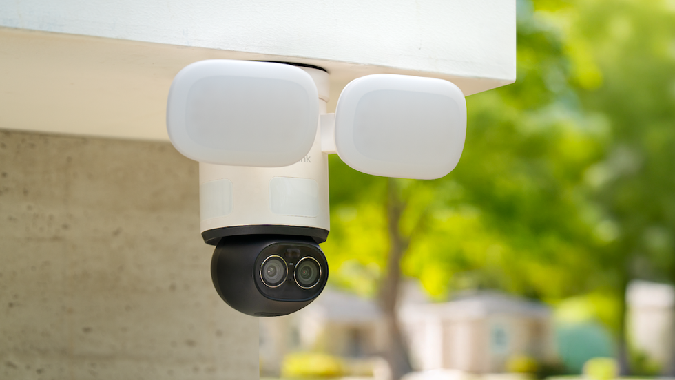 photo of Reolink TrackFlex Floodlight WiFi