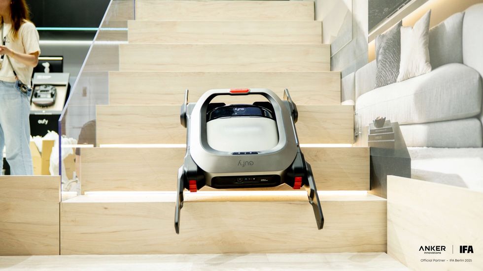 Eufy MarsWalker going down stairs