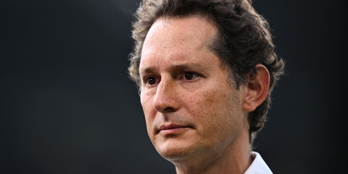 «Elkann ai servizi sociali»