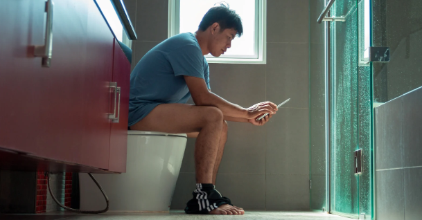 phone, toilet, hemorrhoids, smartphone, tiktok, social media, toilet health