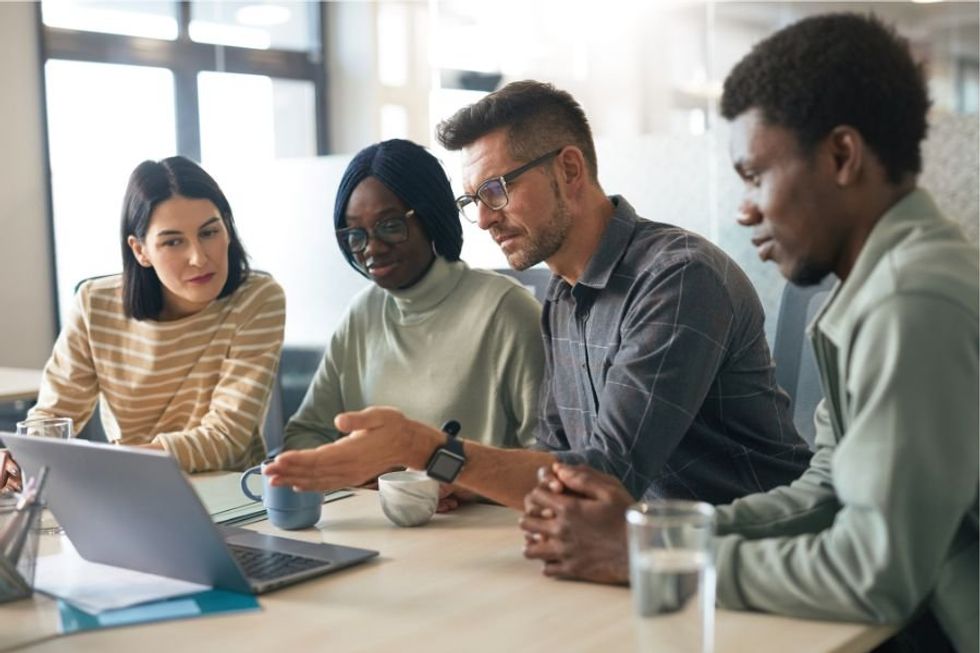 contractor; employee; contractor refuses meeting; w2 employee; contractor vs employee