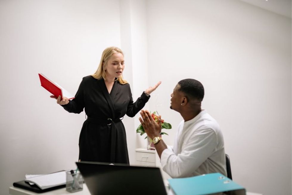 contractor; employee; contractor refuses meeting; w2 employee; contractor vs employee