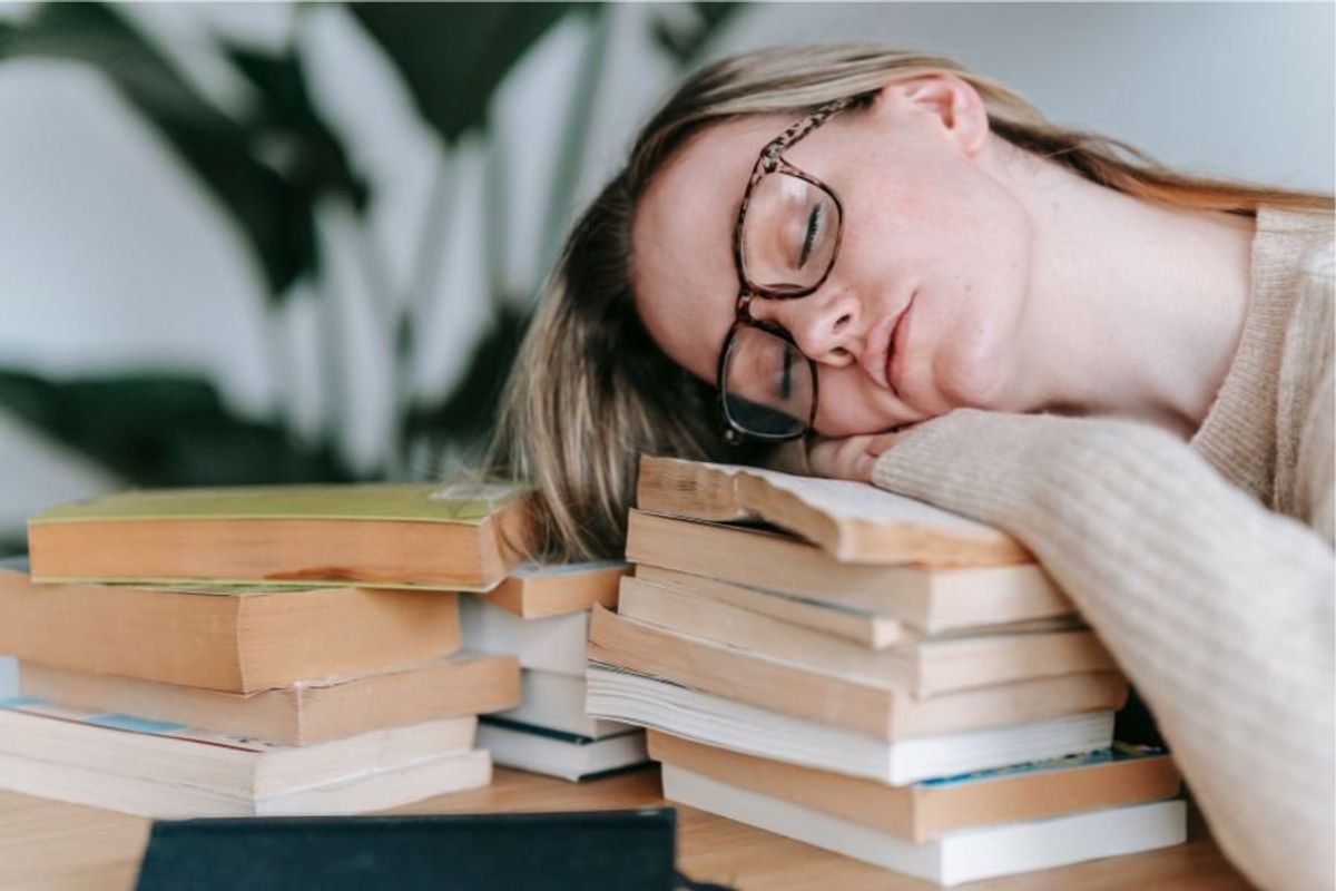 reading; struggling to read; literacy crisis; attention span; attention problem; reading books; declining reading
