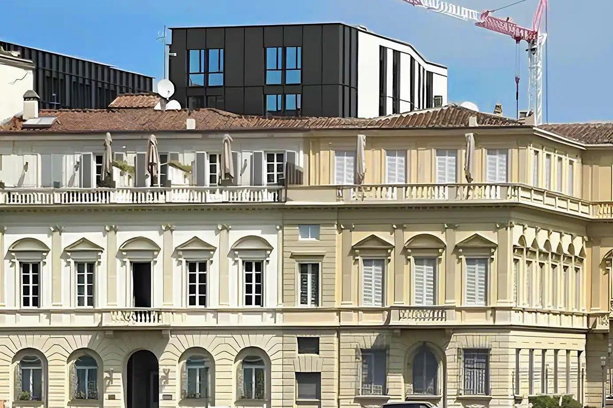 Un «cubo» sulla storia: che sfregio a Firenze