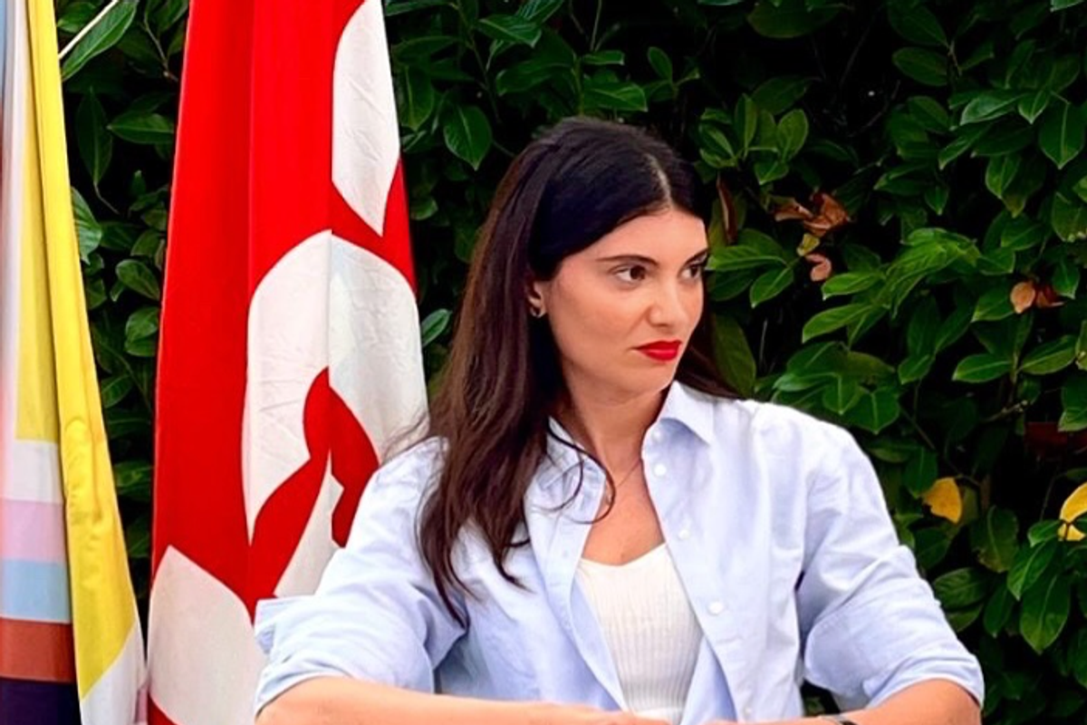 L’infermiera star può persino dare lezioni sui vaccini