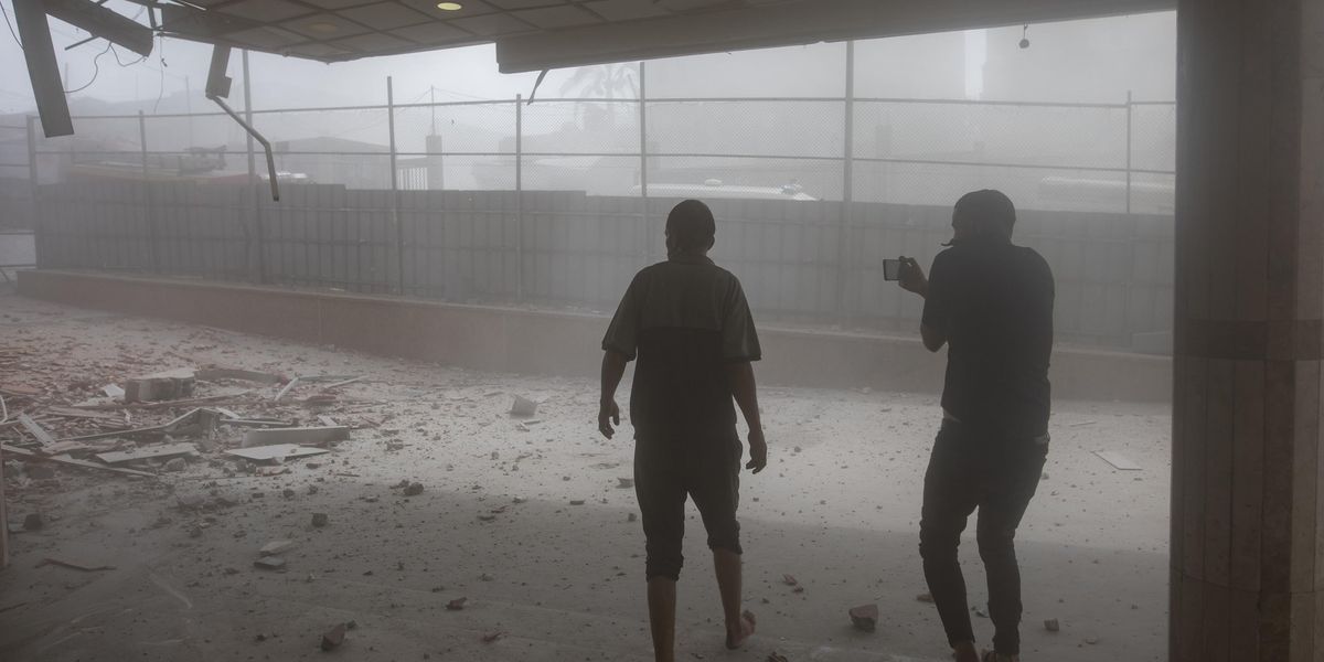 Gaza, missile di Israele sull’ospedale: morti 5 reporter. Vaticano sconvolto Gaza, missile di Israele sull’ospedale: morti 5 reporter. Vaticano sconvolto