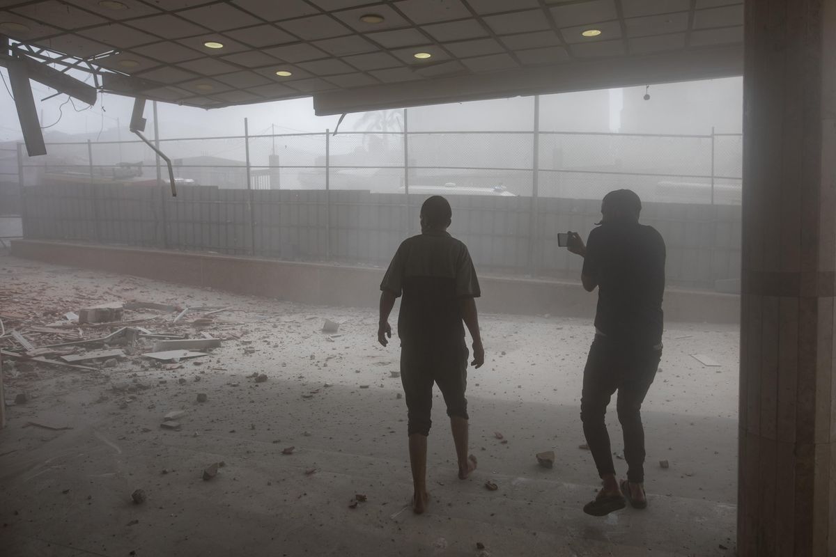 Gaza, missile di Israele sull’ospedale: morti 5 reporter. Vaticano sconvolto