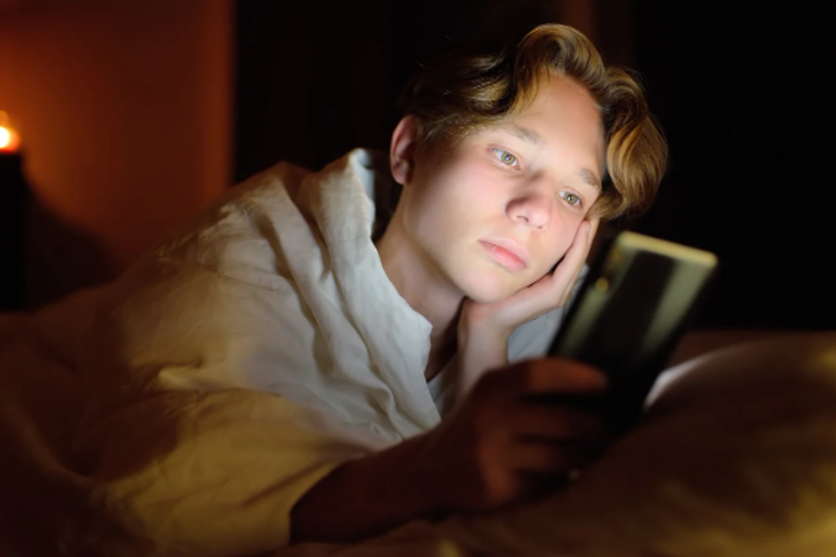 teens, reading, teens who read, phones, media