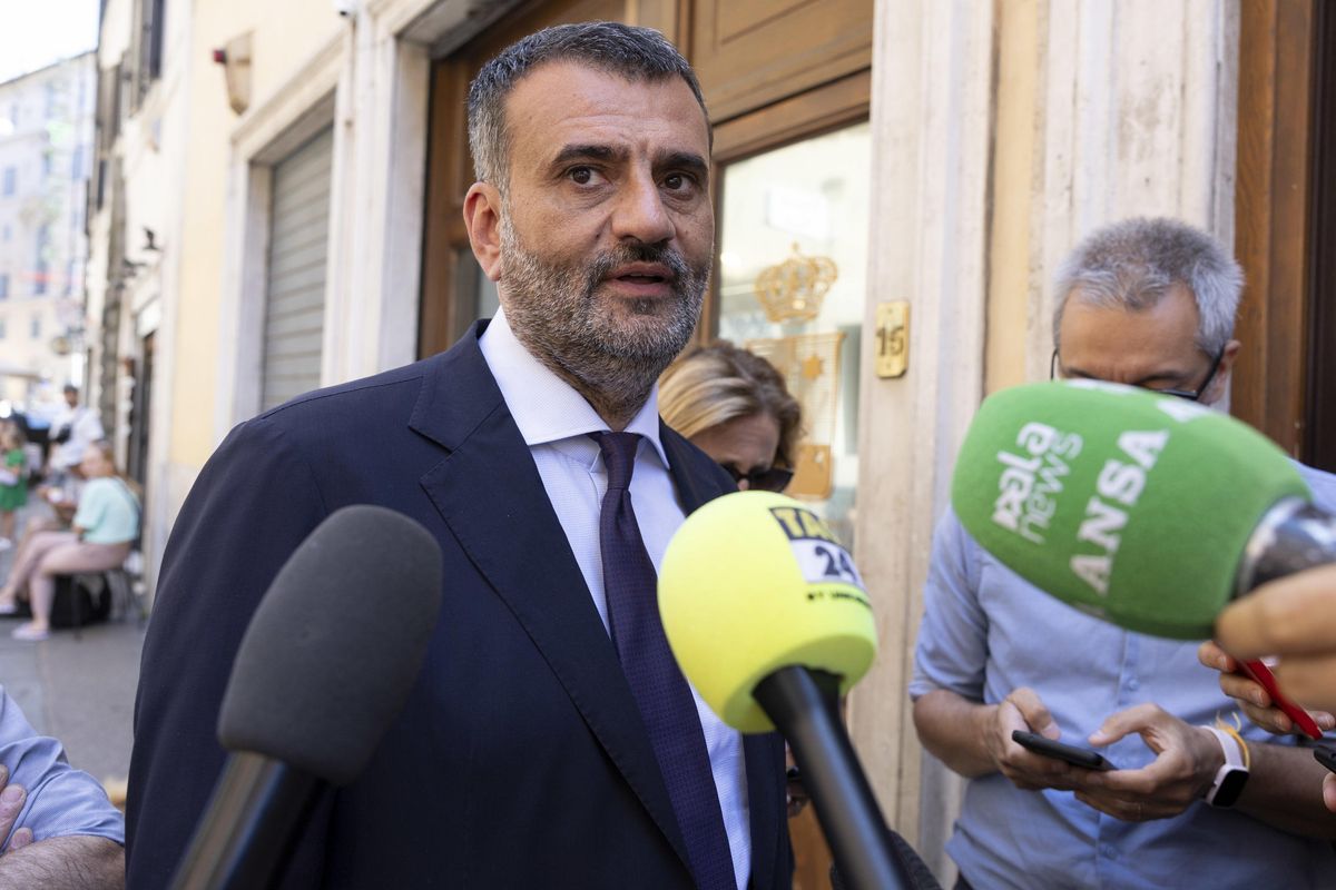La sinistra si scanna per la Puglia. In Campania sceglie Fico e De Luca Jr