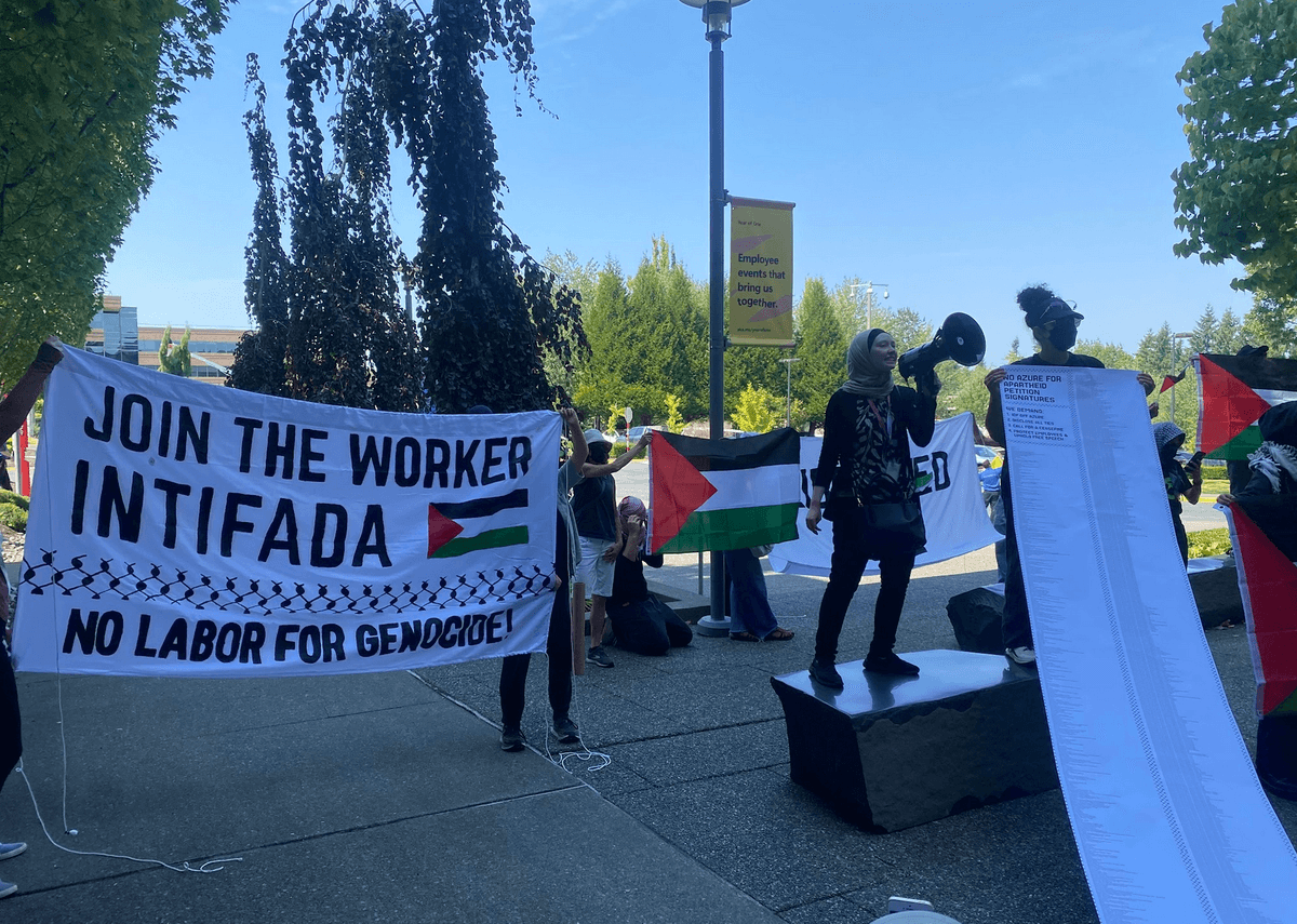 Microsoft-Mitarbeiter nach Besetzung der Chefetage wegen Protesten gegen ...