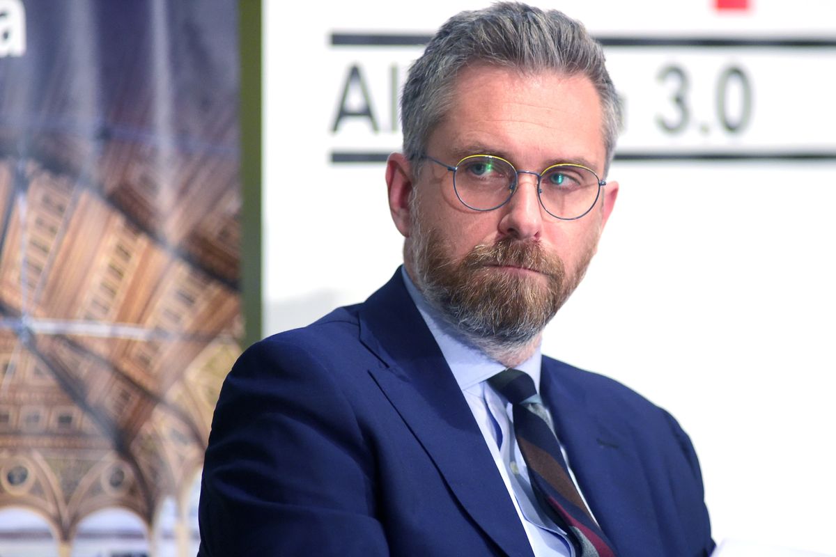 Il sindaco di Bologna regala pipette di crack ai drogati