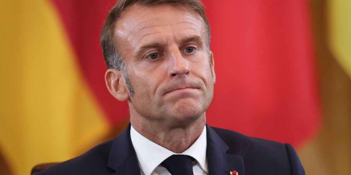 francesi furiosi bayrou e macron a casa