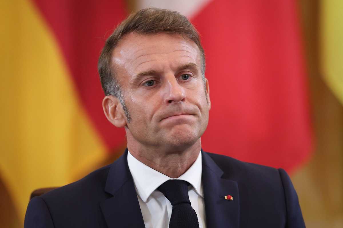Francesi furiosi: «Bayrou e Macron a casa»