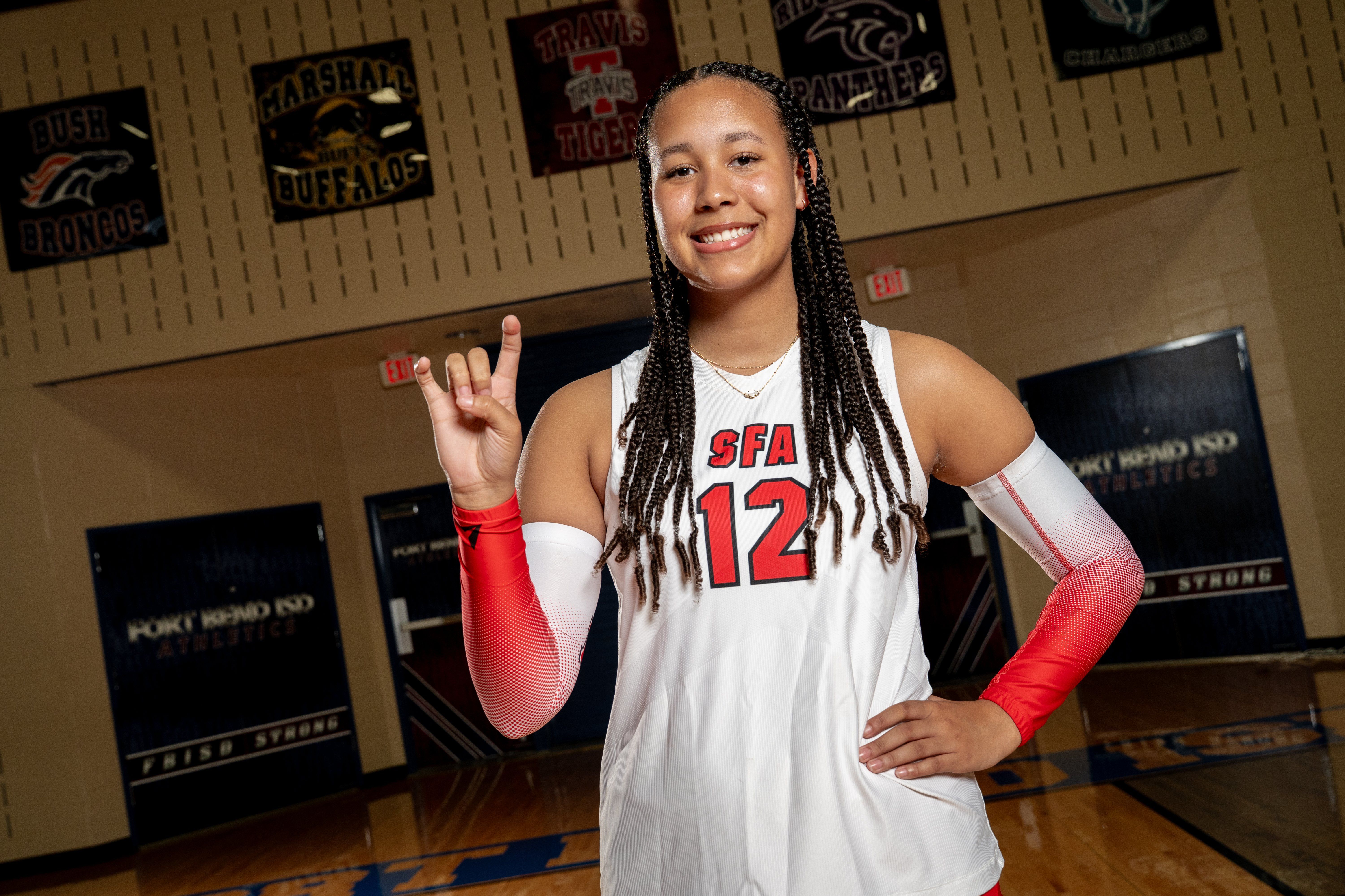 DYNAMIC DISTRIBUTOR: Welker delivering for FB Austin in more ways than one // Powered by LOVB