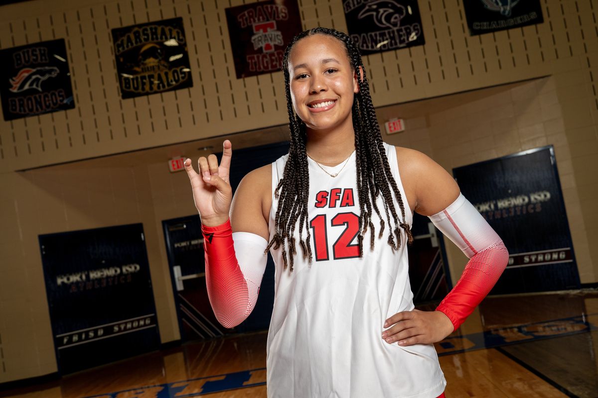 DYNAMIC DISTRIBUTOR: Welker delivering for FB Austin in more ways than one // Powered by LOVB