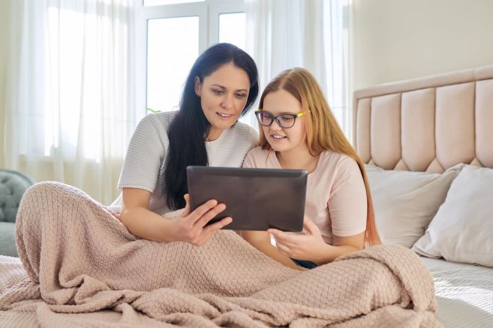 communication; talking with teens; teens; teenagers; communicating with teens