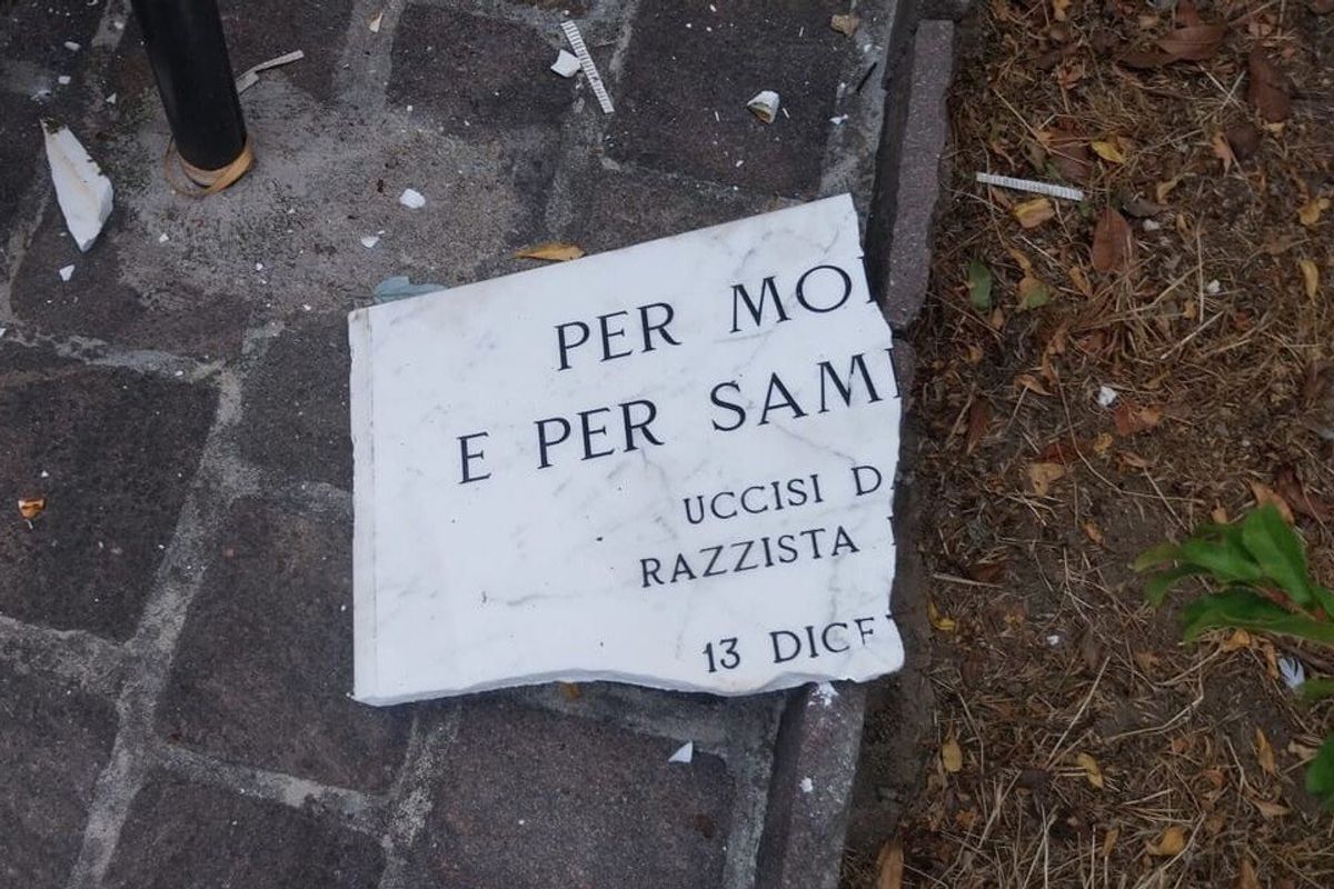 «Nuovo blitz dell’estrema destra». Ma il vandalo era un marocchino